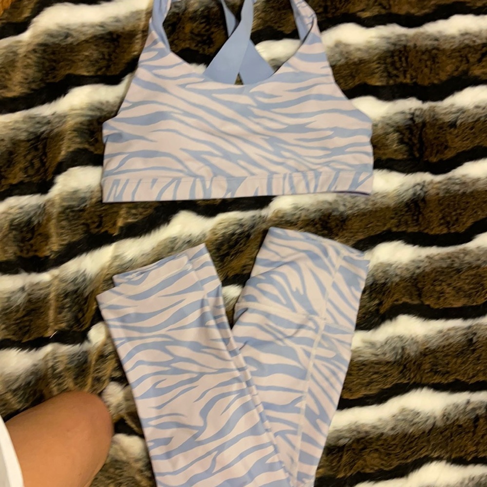 Old Navy exercise set. Zebra print.